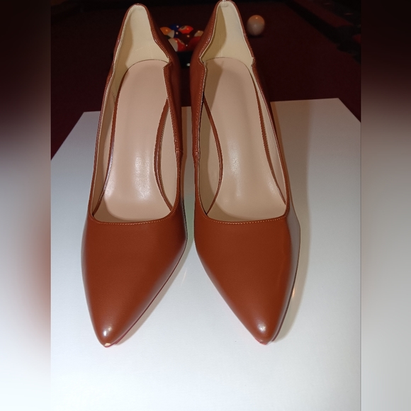 Pumps - Picture 2 of 4